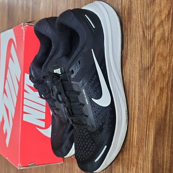Nike Air Zoom Structure 23 Black White size 11.5 - Picture 2 of 9